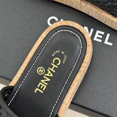 CHANE*|小香经典金属双C镂空编织厚底拖鞋手工编织纹理自带呼吸感金属双C在阳光下熠熠生辉镂空设计透出 CHANE*|小香经典金属双C镂空编织厚底拖鞋手工编织纹理自带呼吸感金属双C在阳光下熠熠生辉镂空设计透出