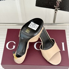 Gucci/古驰26WF新品一字带金属跟高跟拖鞋丝缎光泽流淌足尖之上金属细跟折射冷冽光芒一字带勾勒足弓优 Gucci/古驰26WF新品一字带金属跟高跟拖鞋丝缎光泽流淌足尖之上金属细跟折射冷冽光芒一字带勾勒足弓优