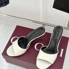 Gucci/古驰26WF新品一字带金属跟高跟拖鞋丝缎光泽流淌足尖之上金属细跟折射冷冽光芒一字带勾勒足弓优 Gucci/古驰26WF新品一字带金属跟高跟拖鞋丝缎光泽流淌足尖之上金属细跟折射冷冽光芒一字带勾勒足弓优