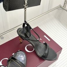 Gucci/古驰26WF新品一字带金属跟高跟凉鞋金属细跟折射冷冽光泽一字带勾勒足弓柔媚曲线杏仁头温柔包容 Gucci/古驰26WF新品一字带金属跟高跟凉鞋金属细跟折射冷冽光泽一字带勾勒足弓柔媚曲线杏仁头温柔包容
