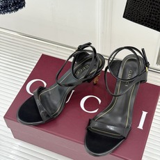 Gucci/古驰26WF新品一字带金属跟高跟凉鞋金属细跟折射冷冽光泽一字带勾勒足弓柔媚曲线杏仁头温柔包容 Gucci/古驰26WF新品一字带金属跟高跟凉鞋金属细跟折射冷冽光泽一字带勾勒足弓柔媚曲线杏仁头温柔包容