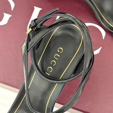 Gucci/古驰26WF新品一字带金属跟高跟凉鞋金属细跟折射冷冽光泽一字带勾勒足弓柔媚曲线杏仁头温柔包容 Gucci/古驰26WF新品一字带金属跟高跟凉鞋金属细跟折射冷冽光泽一字带勾勒足弓柔媚曲线杏仁头温柔包容
