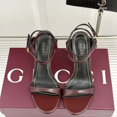 Gucci/古驰26WF新品一字带金属跟高跟凉鞋金属细跟折射冷冽光泽一字带勾勒足弓柔媚曲线杏仁头温柔包容 Gucci/古驰26WF新品一字带金属跟高跟凉鞋金属细跟折射冷冽光泽一字带勾勒足弓柔媚曲线杏仁头温柔包容
