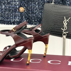 Gucci/古驰26WF新品一字带金属跟高跟凉鞋金属细跟折射冷冽光泽一字带勾勒足弓柔媚曲线杏仁头温柔包容 Gucci/古驰26WF新品一字带金属跟高跟凉鞋金属细跟折射冷冽光泽一字带勾勒足弓柔媚曲线杏仁头温柔包容