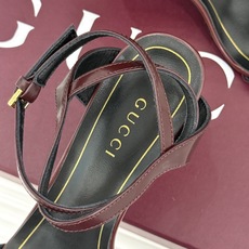 Gucci/古驰26WF新品一字带金属跟高跟凉鞋金属细跟折射冷冽光泽一字带勾勒足弓柔媚曲线杏仁头温柔包容 Gucci/古驰26WF新品一字带金属跟高跟凉鞋金属细跟折射冷冽光泽一字带勾勒足弓柔媚曲线杏仁头温柔包容
