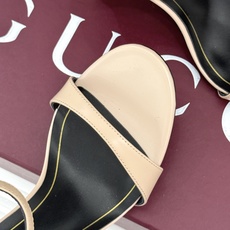 Gucci/古驰26WF新品一字带金属跟高跟凉鞋金属细跟折射冷冽光泽一字带勾勒足弓柔媚曲线杏仁头温柔包容 Gucci/古驰26WF新品一字带金属跟高跟凉鞋金属细跟折射冷冽光泽一字带勾勒足弓柔媚曲线杏仁头温柔包容