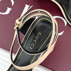 Gucci/古驰26WF新品一字带金属跟高跟凉鞋金属细跟折射冷冽光泽一字带勾勒足弓柔媚曲线杏仁头温柔包容 Gucci/古驰26WF新品一字带金属跟高跟凉鞋金属细跟折射冷冽光泽一字带勾勒足弓柔媚曲线杏仁头温柔包容