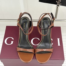 Gucci/古驰26WF新品一字带金属跟高跟凉鞋金属细跟折射冷冽光泽一字带勾勒足弓柔媚曲线杏仁头温柔包容 Gucci/古驰26WF新品一字带金属跟高跟凉鞋金属细跟折射冷冽光泽一字带勾勒足弓柔媚曲线杏仁头温柔包容