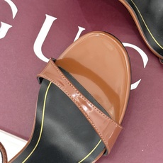 Gucci/古驰26WF新品一字带金属跟高跟凉鞋金属细跟折射冷冽光泽一字带勾勒足弓柔媚曲线杏仁头温柔包容 Gucci/古驰26WF新品一字带金属跟高跟凉鞋金属细跟折射冷冽光泽一字带勾勒足弓柔媚曲线杏仁头温柔包容