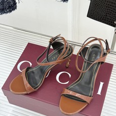Gucci/古驰26WF新品一字带金属跟高跟凉鞋金属细跟折射冷冽光泽一字带勾勒足弓柔媚曲线杏仁头温柔包容 Gucci/古驰26WF新品一字带金属跟高跟凉鞋金属细跟折射冷冽光泽一字带勾勒足弓柔媚曲线杏仁头温柔包容