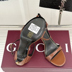 Gucci/古驰26WF新品一字带金属跟高跟凉鞋金属细跟折射冷冽光泽一字带勾勒足弓柔媚曲线杏仁头温柔包容 Gucci/古驰26WF新品一字带金属跟高跟凉鞋金属细跟折射冷冽光泽一字带勾勒足弓柔媚曲线杏仁头温柔包容