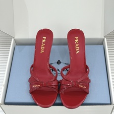 (原版飞机盒+10)Prada/普拉达26WF新品细带蝴蝶结高跟拖鞋漆皮光泽流转指尖细带勾勒足弓优美曲线 (原版飞机盒+10)Prada/普拉达26WF新品细带蝴蝶结高跟拖鞋漆皮光泽流转指尖细带勾勒足弓优美曲线