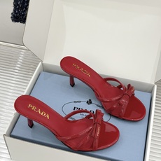 (原版飞机盒+10)Prada/普拉达26WF新品细带蝴蝶结高跟拖鞋漆皮光泽流转指尖细带勾勒足弓优美曲线 (原版飞机盒+10)Prada/普拉达26WF新品细带蝴蝶结高跟拖鞋漆皮光泽流转指尖细带勾勒足弓优美曲线