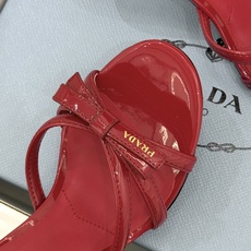 (原版飞机盒+10)Prada/普拉达26WF新品细带蝴蝶结高跟拖鞋漆皮光泽流转指尖细带勾勒足弓优美曲线 (原版飞机盒+10)Prada/普拉达26WF新品细带蝴蝶结高跟拖鞋漆皮光泽流转指尖细带勾勒足弓优美曲线