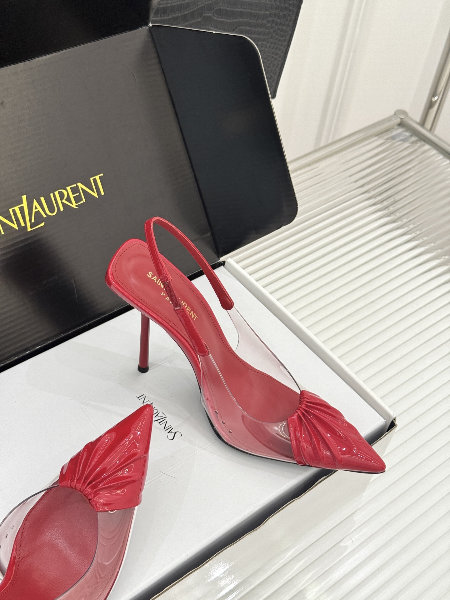 （原版飞机＋10）Saint Laurent /圣罗兰YSL26WF新品胶片褶皱尖头后空高跟凉鞋冷艳御姐