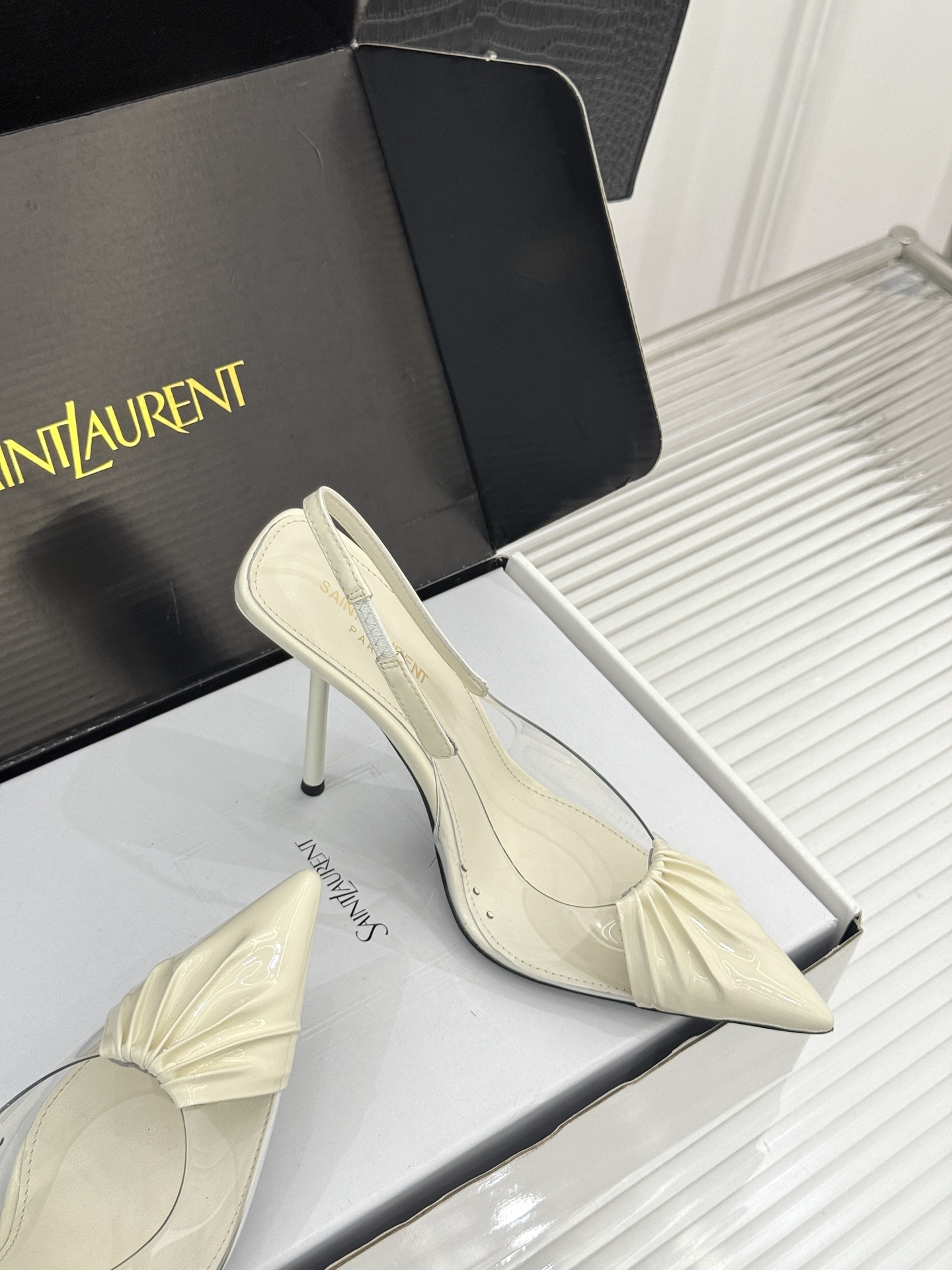 （原版飞机＋10）Saint Laurent /圣罗兰YSL26WF新品胶片褶皱尖头后空高跟凉鞋冷艳御姐