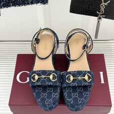 Gucci/古驰经典马衔扣老花松糕厚底凉鞋谁懂啊这双真的封神经典老花铺满整个鞋面金色马衔扣熠熠生辉7.5 Gucci/古驰经典马衔扣老花松糕厚底凉鞋谁懂啊这双真的封神经典老花铺满整个鞋面金色马衔扣熠熠生辉7.5