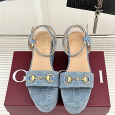 Gucci/古驰经典马衔扣老花松糕厚底凉鞋谁懂啊这双真的封神经典老花铺满整个鞋面金色马衔扣熠熠生辉7.5 Gucci/古驰经典马衔扣老花松糕厚底凉鞋谁懂啊这双真的封神经典老花铺满整个鞋面金色马衔扣熠熠生辉7.5