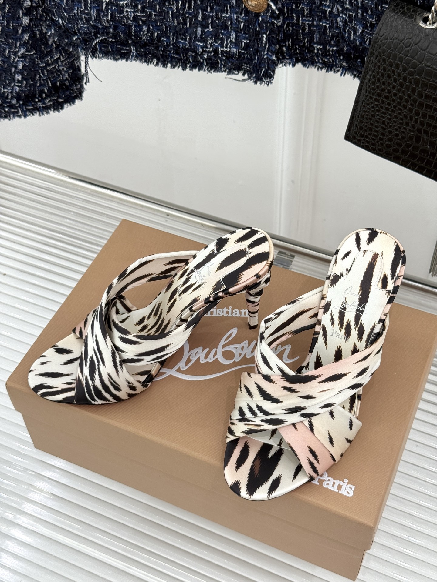 ChristinLouboutin/CL26WF新品彩色真丝交叉带高跟拖鞋彩色真丝泛着珍珠光泽交叉带缠绕