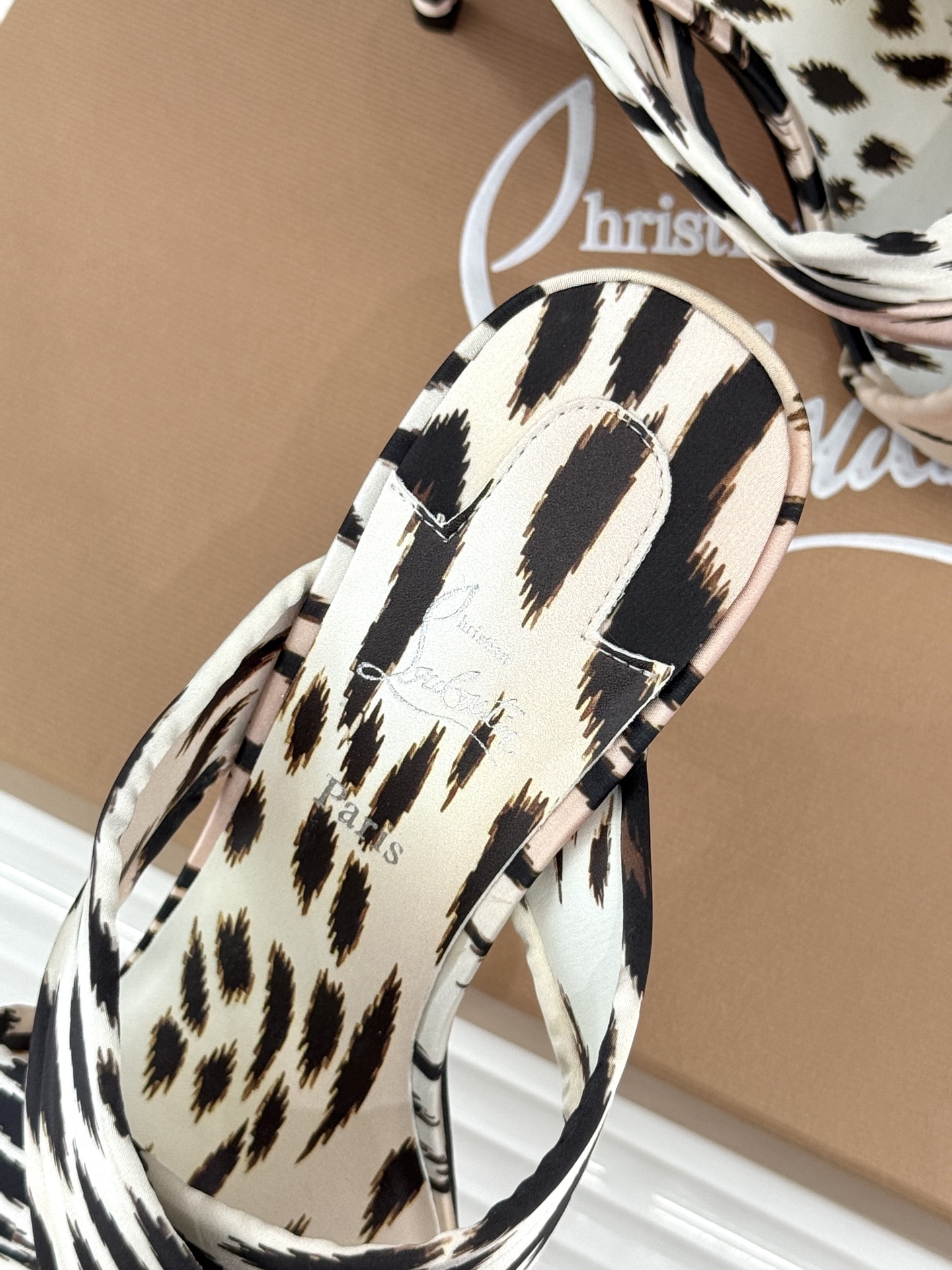 ChristinLouboutin/CL26WF新品彩色真丝交叉带高跟拖鞋彩色真丝泛着珍珠光泽交叉带缠绕