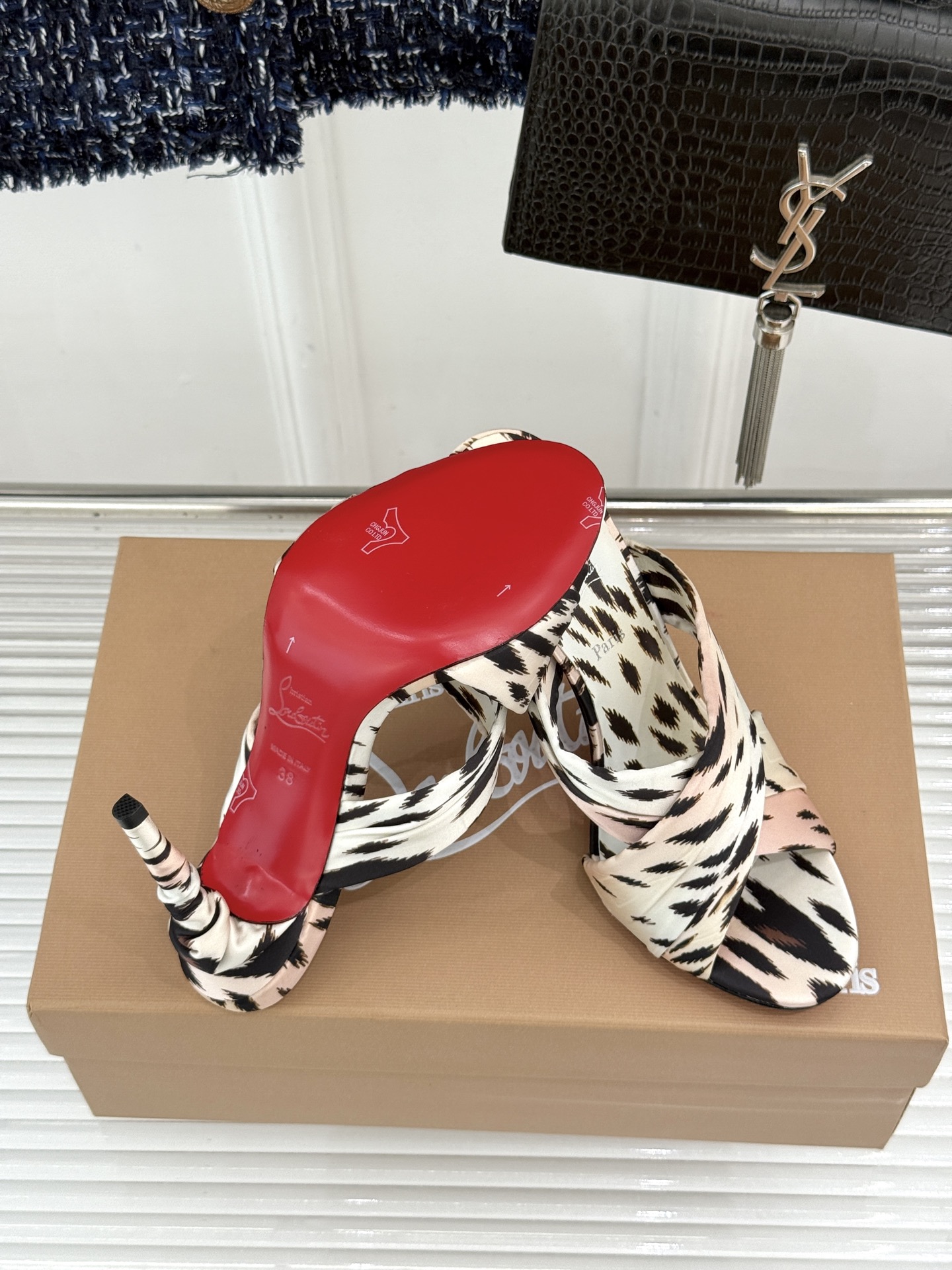 ChristinLouboutin/CL26WF新品彩色真丝交叉带高跟拖鞋彩色真丝泛着珍珠光泽交叉带缠绕
