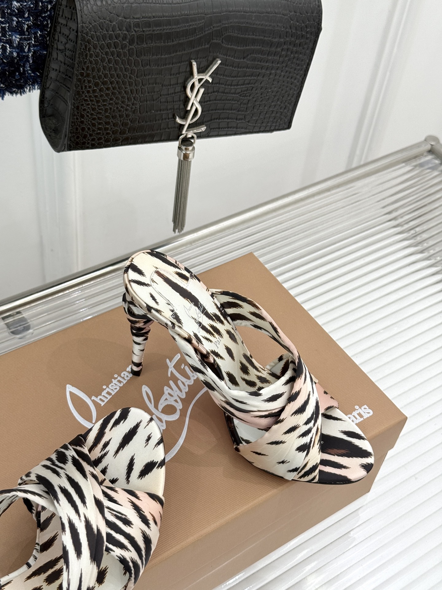 ChristinLouboutin/CL26WF新品彩色真丝交叉带高跟拖鞋彩色真丝泛着珍珠光泽交叉带缠绕