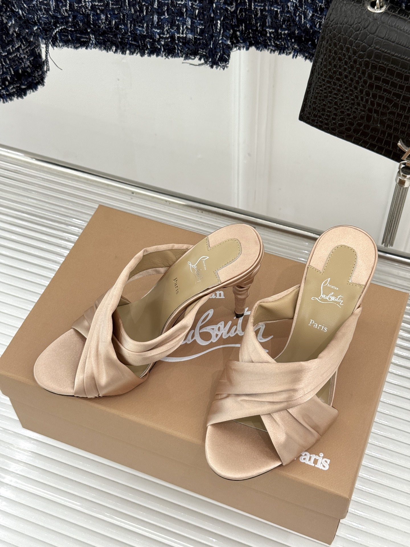 ChristinLouboutin/CL26WF新品彩色真丝交叉带高跟拖鞋彩色真丝泛着珍珠光泽交叉带缠绕 ChristinLouboutin/CL26WF新品彩色真丝交叉带高跟拖鞋彩色真丝泛着珍珠光泽交叉带缠绕