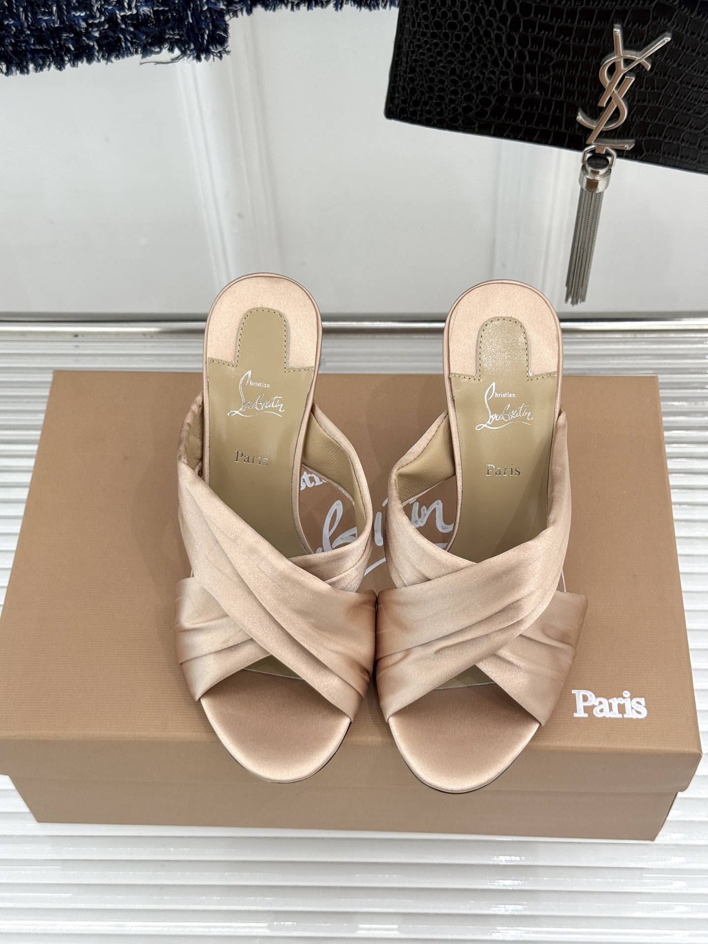 ChristinLouboutin/CL26WF新品彩色真丝交叉带高跟拖鞋彩色真丝泛着珍珠光泽交叉带缠绕 ChristinLouboutin/CL26WF新品彩色真丝交叉带高跟拖鞋彩色真丝泛着珍珠光泽交叉带缠绕
