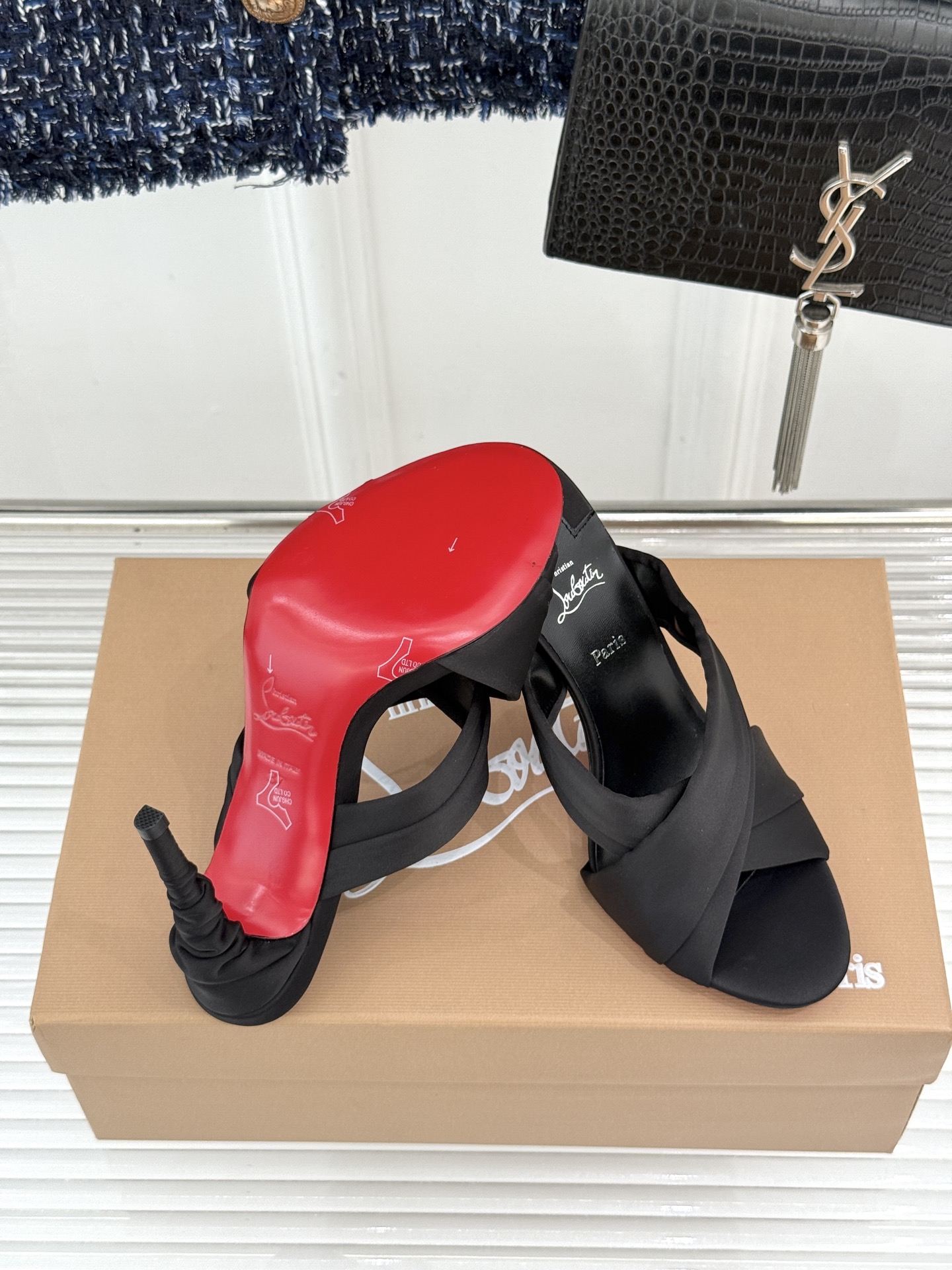 ChristinLouboutin/CL26WF新品彩色真丝交叉带高跟拖鞋彩色真丝泛着珍珠光泽交叉带缠绕