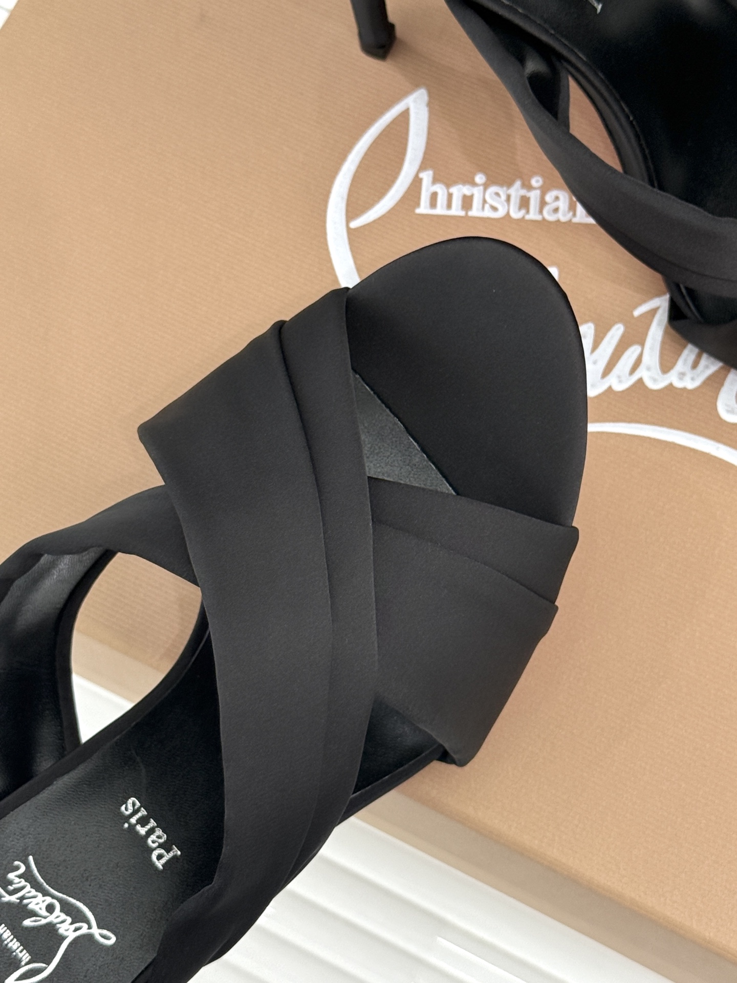 ChristinLouboutin/CL26WF新品彩色真丝交叉带高跟拖鞋彩色真丝泛着珍珠光泽交叉带缠绕