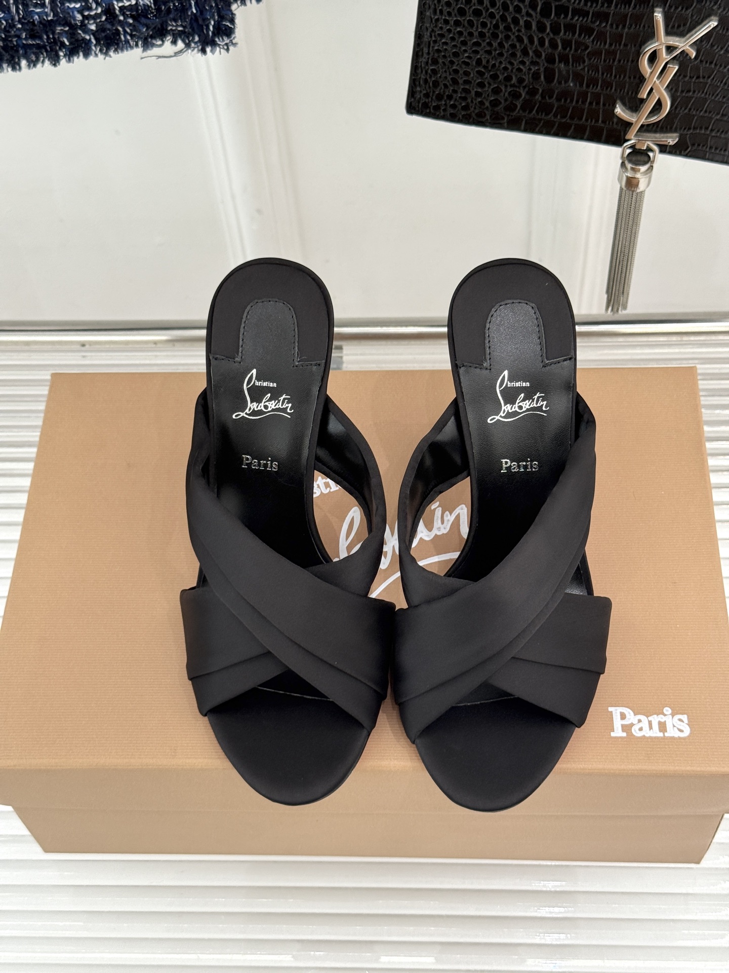 ChristinLouboutin/CL26WF新品彩色真丝交叉带高跟拖鞋彩色真丝泛着珍珠光泽交叉带缠绕
