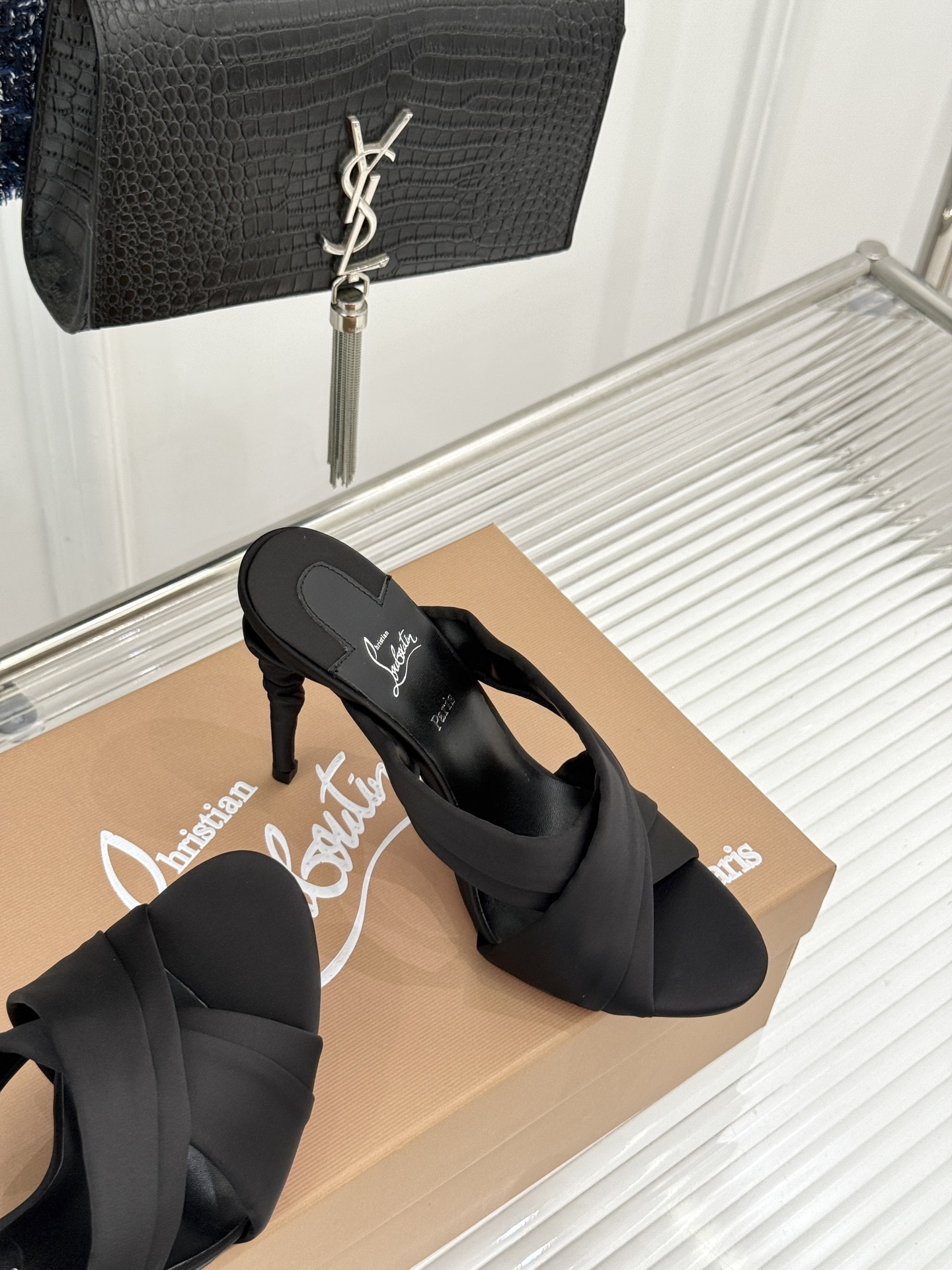 ChristinLouboutin/CL26WF新品彩色真丝交叉带高跟拖鞋彩色真丝泛着珍珠光泽交叉带缠绕
