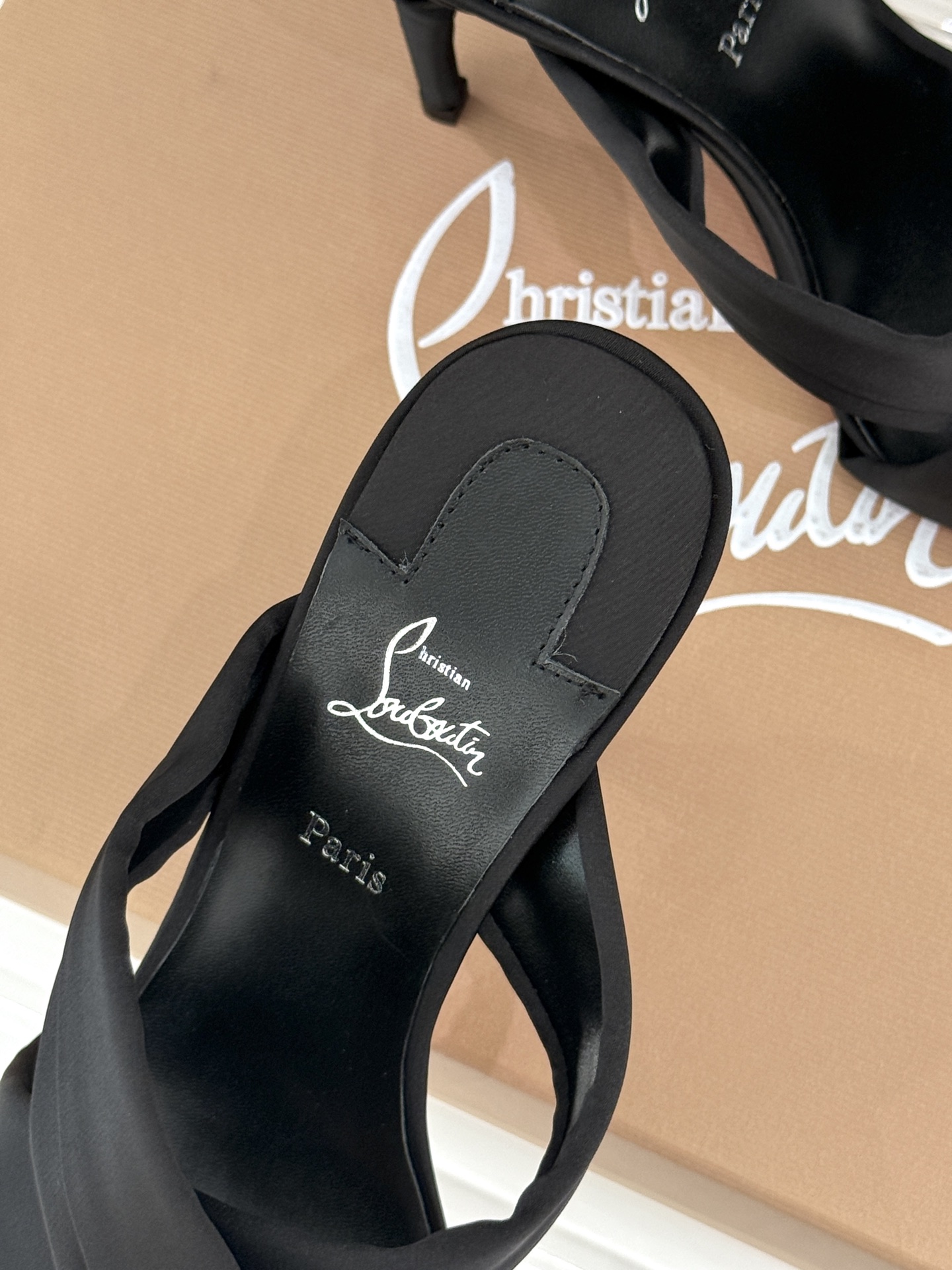 ChristinLouboutin/CL26WF新品彩色真丝交叉带高跟拖鞋彩色真丝泛着珍珠光泽交叉带缠绕