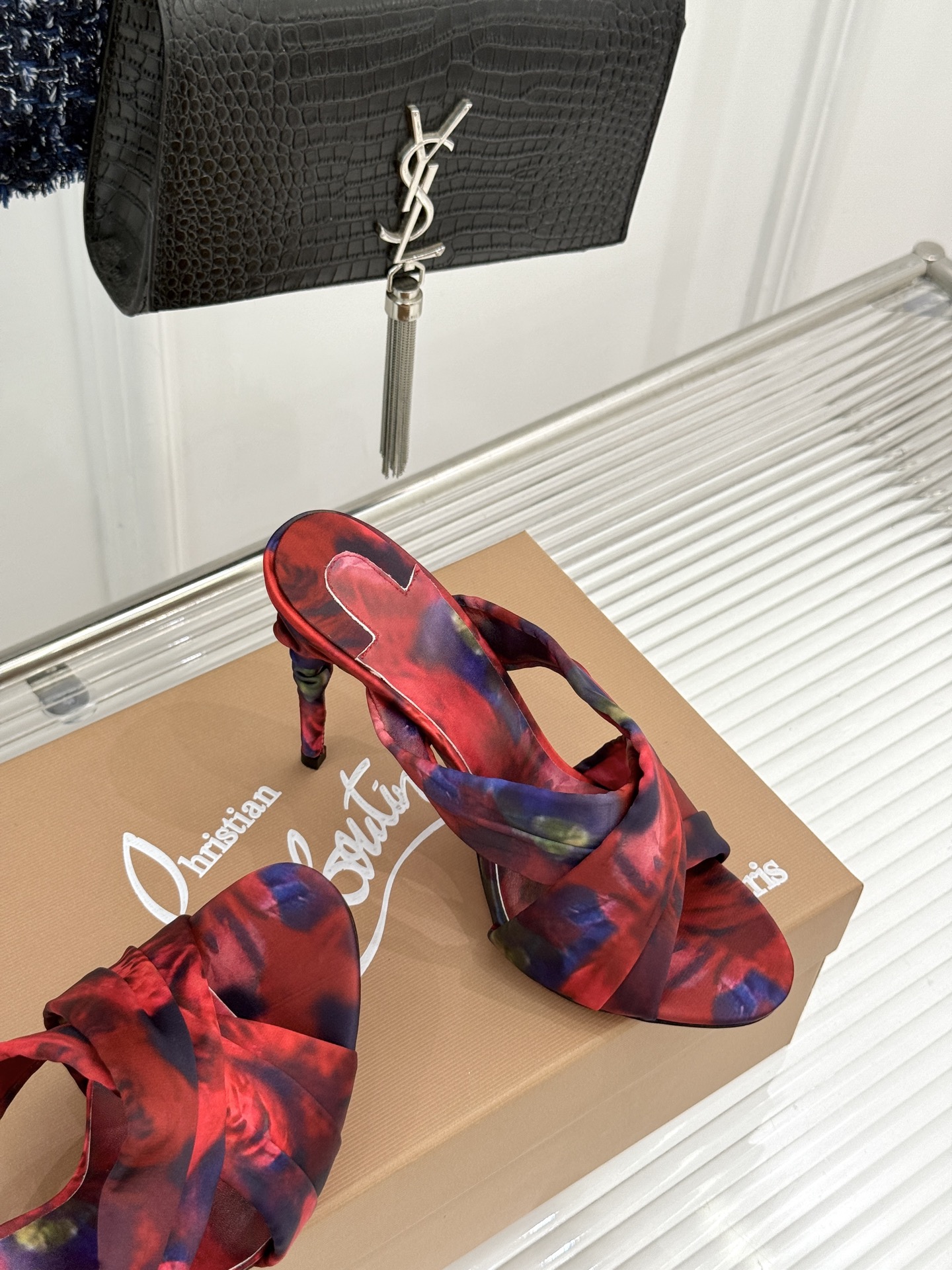 ChristinLouboutin/CL26WF新品彩色真丝交叉带高跟拖鞋彩色真丝泛着珍珠光泽交叉带缠绕