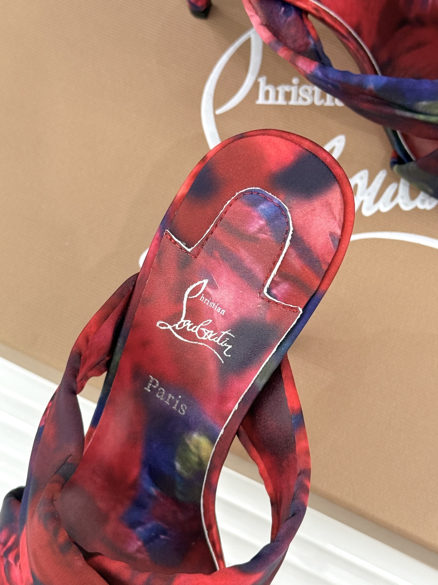 ChristinLouboutin/CL26WF新品彩色真丝交叉带高跟拖鞋彩色真丝泛着珍珠光泽交叉带缠绕