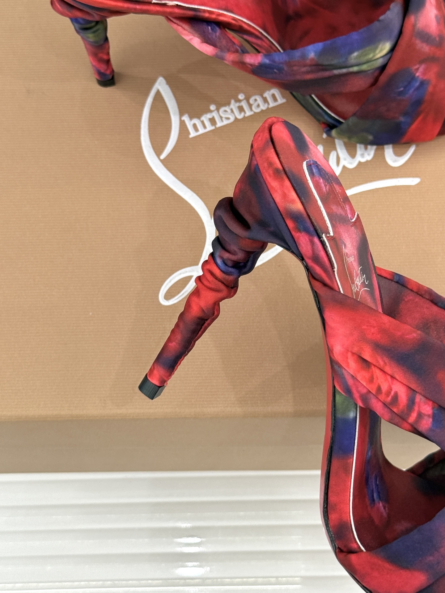 ChristinLouboutin/CL26WF新品彩色真丝交叉带高跟拖鞋彩色真丝泛着珍珠光泽交叉带缠绕