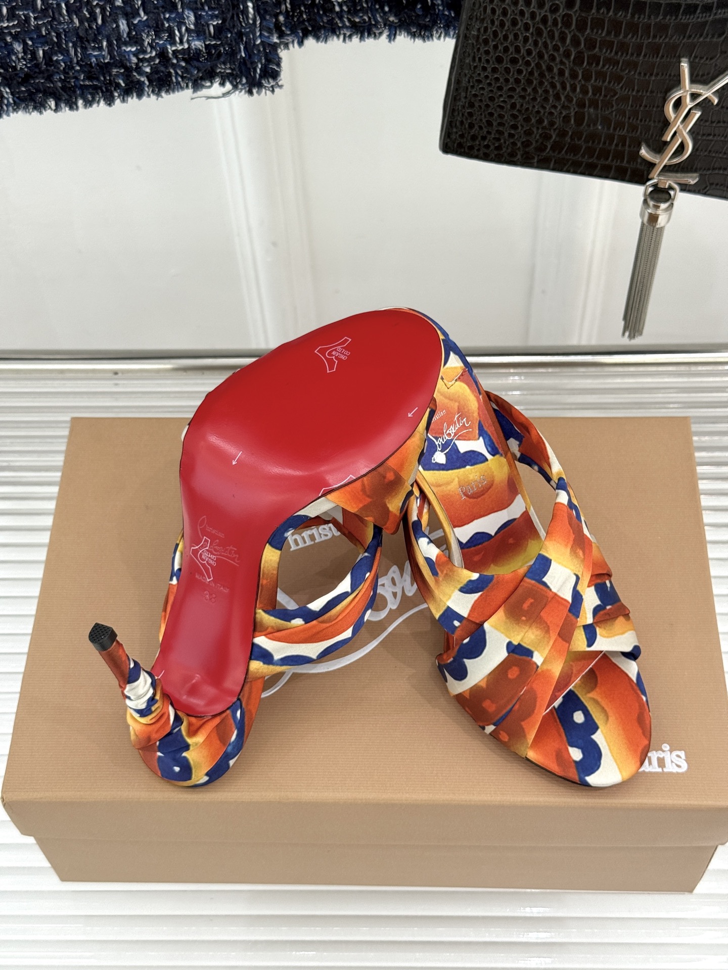 ChristinLouboutin/CL26WF新品彩色真丝交叉带高跟拖鞋彩色真丝泛着珍珠光泽交叉带缠绕 ChristinLouboutin/CL26WF新品彩色真丝交叉带高跟拖鞋彩色真丝泛着珍珠光泽交叉带缠绕