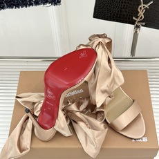 ChristinLouboutin/CL26WF新品彩色真丝蝴蝶结绑带高跟凉鞋把春日繁花揉进真丝里彩色缎 ChristinLouboutin/CL26WF新品彩色真丝蝴蝶结绑带高跟凉鞋把春日繁花揉进真丝里彩色缎