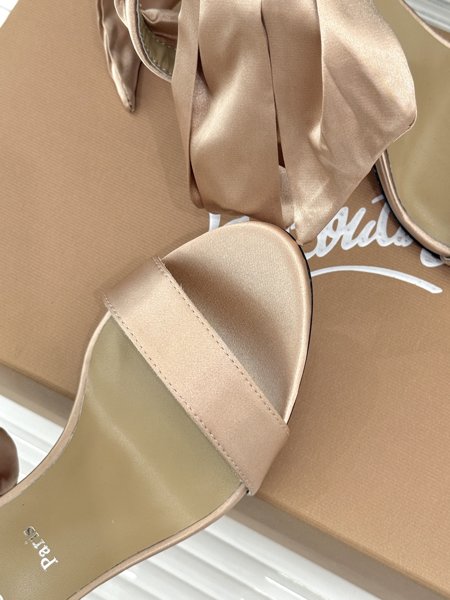 ChristinLouboutin/CL26WF新品彩色真丝蝴蝶结绑带高跟凉鞋把春日繁花揉进真丝里彩色缎 ChristinLouboutin/CL26WF新品彩色真丝蝴蝶结绑带高跟凉鞋把春日繁花揉进真丝里彩色缎