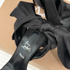 ChristinLouboutin/CL26WF新品彩色真丝蝴蝶结绑带高跟凉鞋把春日繁花揉进真丝里彩色缎 ChristinLouboutin/CL26WF新品彩色真丝蝴蝶结绑带高跟凉鞋把春日繁花揉进真丝里彩色缎