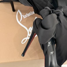ChristinLouboutin/CL26WF新品彩色真丝蝴蝶结绑带高跟凉鞋把春日繁花揉进真丝里彩色缎 ChristinLouboutin/CL26WF新品彩色真丝蝴蝶结绑带高跟凉鞋把春日繁花揉进真丝里彩色缎