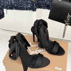 ChristinLouboutin/CL26WF新品彩色真丝蝴蝶结绑带高跟凉鞋把春日繁花揉进真丝里彩色缎 ChristinLouboutin/CL26WF新品彩色真丝蝴蝶结绑带高跟凉鞋把春日繁花揉进真丝里彩色缎