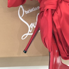 ChristinLouboutin/CL26WF新品彩色真丝蝴蝶结绑带高跟凉鞋把春日繁花揉进真丝里彩色缎 ChristinLouboutin/CL26WF新品彩色真丝蝴蝶结绑带高跟凉鞋把春日繁花揉进真丝里彩色缎