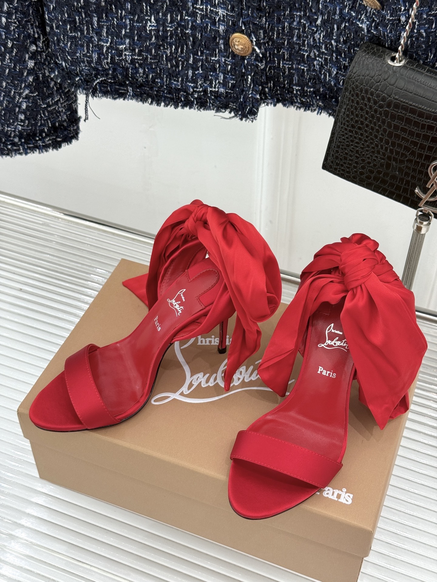 ChristinLouboutin/CL26WF新品彩色真丝蝴蝶结绑带高跟凉鞋把春日繁花揉进真丝里彩色缎 ChristinLouboutin/CL26WF新品彩色真丝蝴蝶结绑带高跟凉鞋把春日繁花揉进真丝里彩色缎