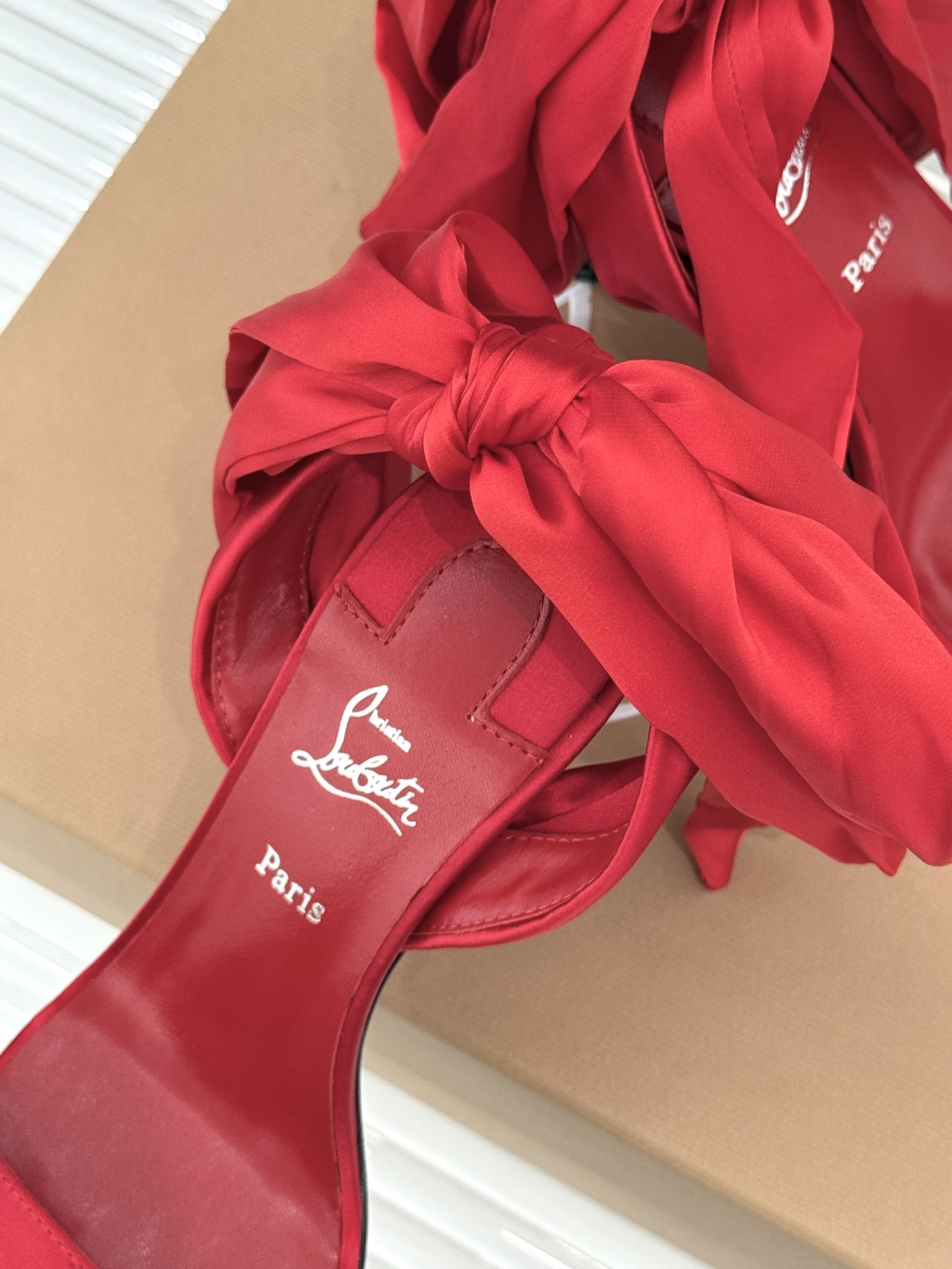 ChristinLouboutin/CL26WF新品彩色真丝蝴蝶结绑带高跟凉鞋把春日繁花揉进真丝里彩色缎 ChristinLouboutin/CL26WF新品彩色真丝蝴蝶结绑带高跟凉鞋把春日繁花揉进真丝里彩色缎