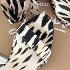 ChristinLouboutin/CL26WF新品彩色真丝蝴蝶结绑带高跟凉鞋把春日繁花揉进真丝里彩色缎 ChristinLouboutin/CL26WF新品彩色真丝蝴蝶结绑带高跟凉鞋把春日繁花揉进真丝里彩色缎