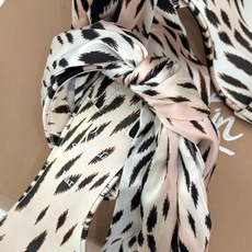 ChristinLouboutin/CL26WF新品彩色真丝蝴蝶结绑带高跟凉鞋把春日繁花揉进真丝里彩色缎 ChristinLouboutin/CL26WF新品彩色真丝蝴蝶结绑带高跟凉鞋把春日繁花揉进真丝里彩色缎
