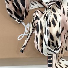 ChristinLouboutin/CL26WF新品彩色真丝蝴蝶结绑带高跟凉鞋把春日繁花揉进真丝里彩色缎 ChristinLouboutin/CL26WF新品彩色真丝蝴蝶结绑带高跟凉鞋把春日繁花揉进真丝里彩色缎