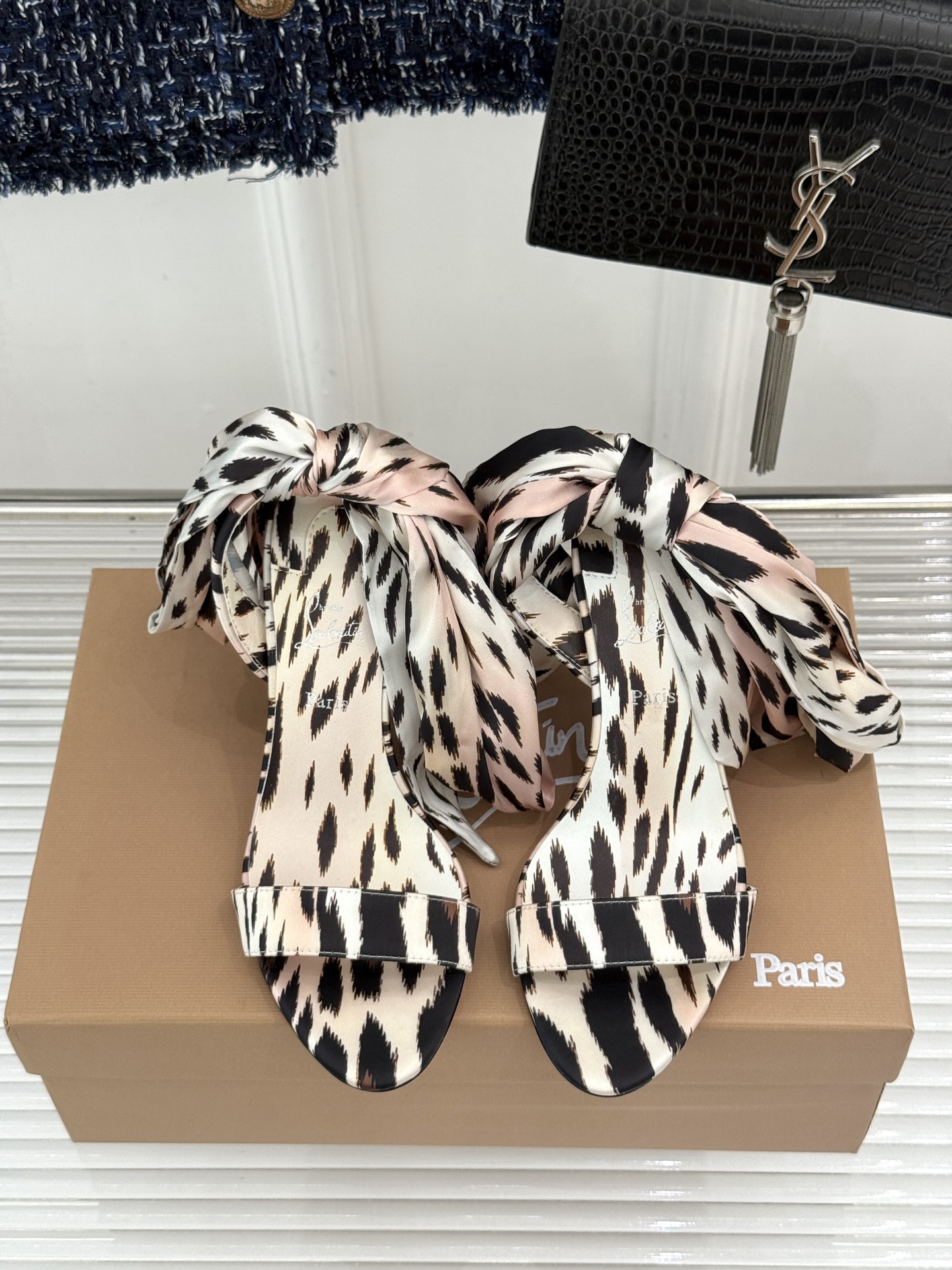 ChristinLouboutin/CL26WF新品彩色真丝蝴蝶结绑带高跟凉鞋把春日繁花揉进真丝里彩色缎 ChristinLouboutin/CL26WF新品彩色真丝蝴蝶结绑带高跟凉鞋把春日繁花揉进真丝里彩色缎