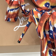 ChristinLouboutin/CL26WF新品彩色真丝蝴蝶结绑带高跟凉鞋把春日繁花揉进真丝里彩色缎 ChristinLouboutin/CL26WF新品彩色真丝蝴蝶结绑带高跟凉鞋把春日繁花揉进真丝里彩色缎
